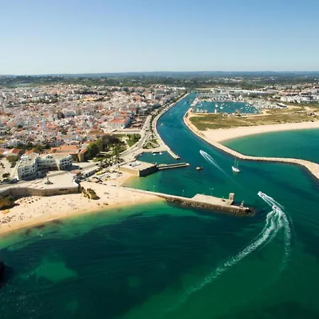 D04 - Torralta Tower House بيت للعطل لاغوس